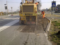 lavori di fresatura e asfaltatura passaggio pedonale caorle